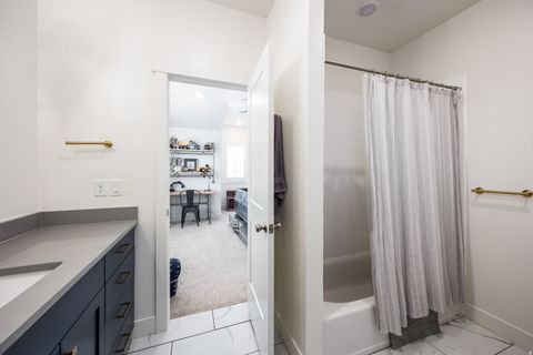 Tiny photo for 594 E 1000 N, Mapleton, UT 84664 (MLS # 2144063)