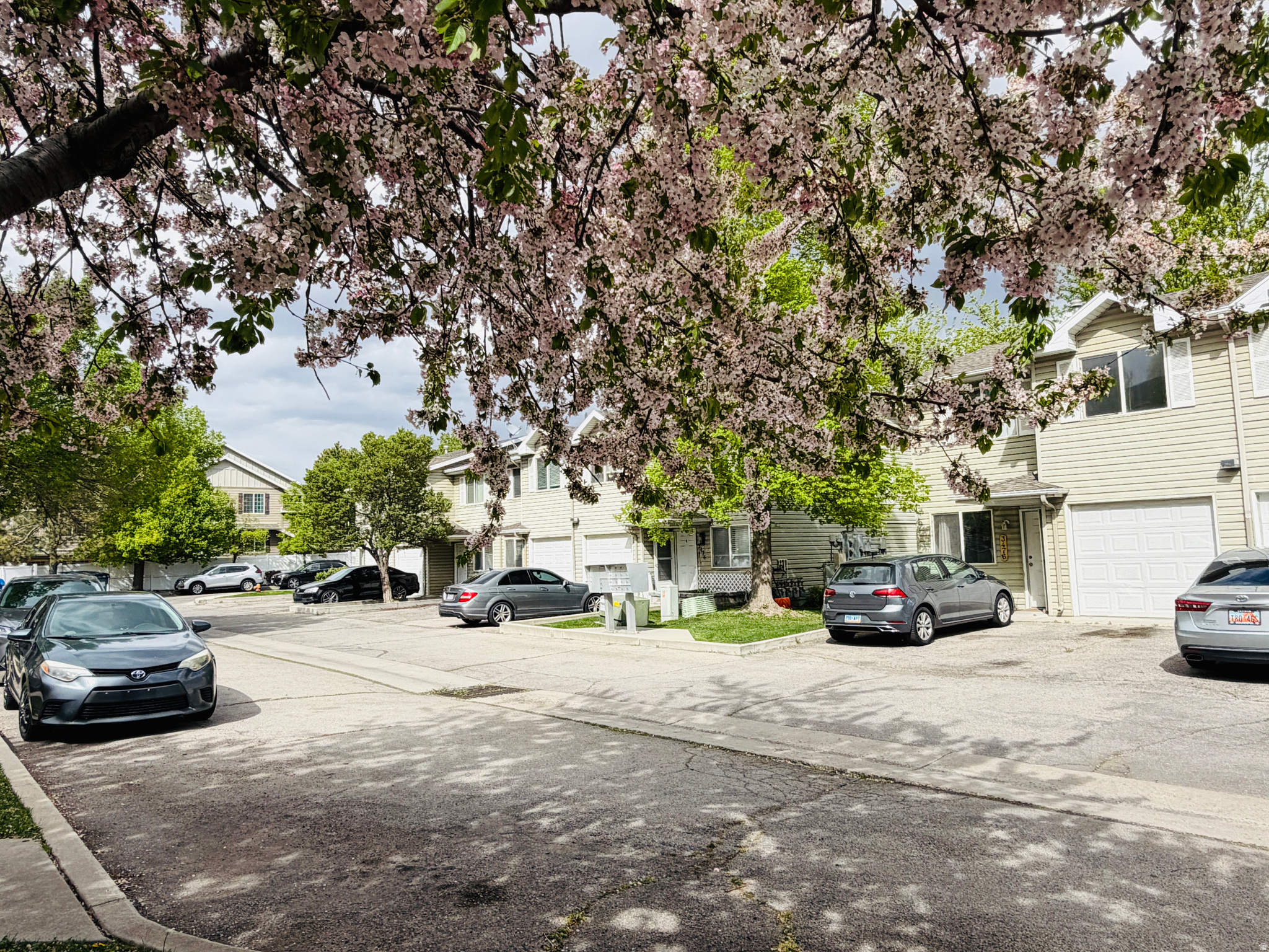 HIDDEN OAKS - Residential