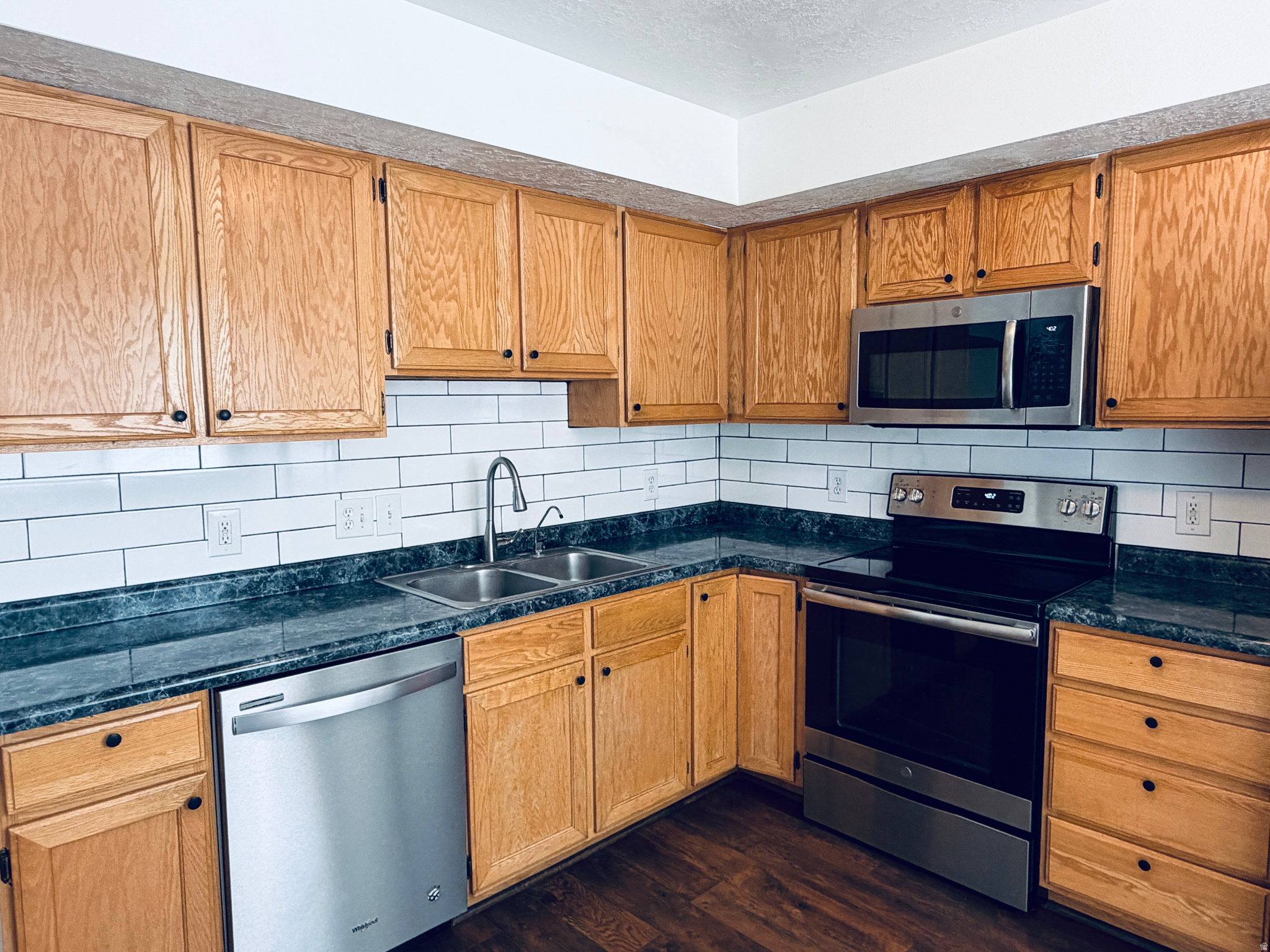 HIDDEN OAKS - Residential