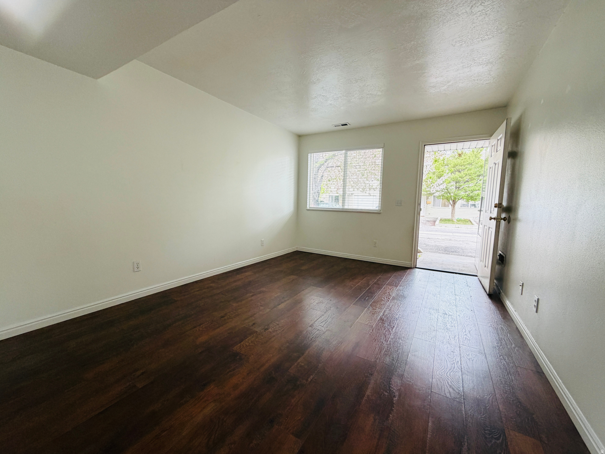 HIDDEN OAKS - Residential