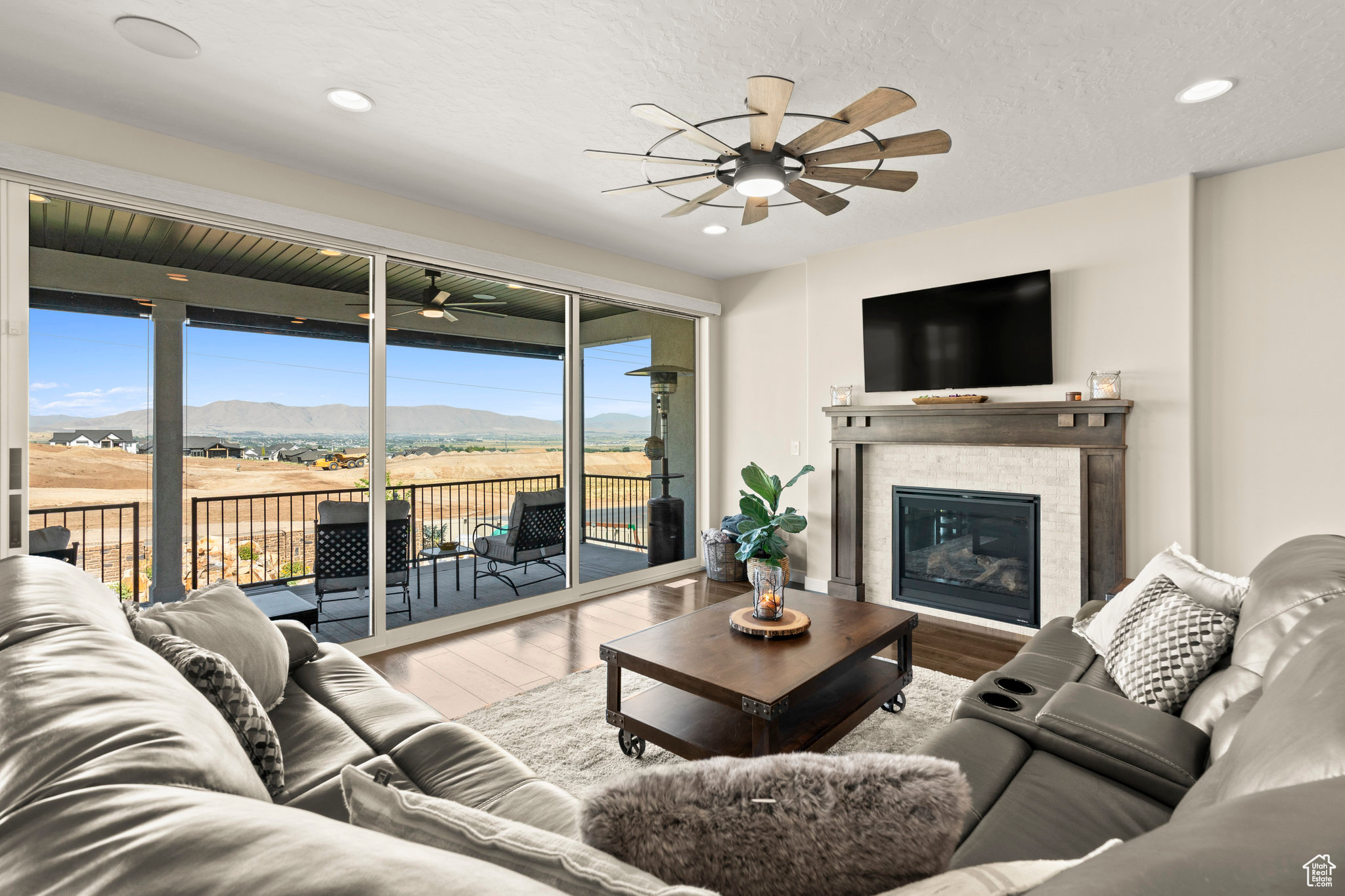 RIDGEVIEW ESTATES - Residential