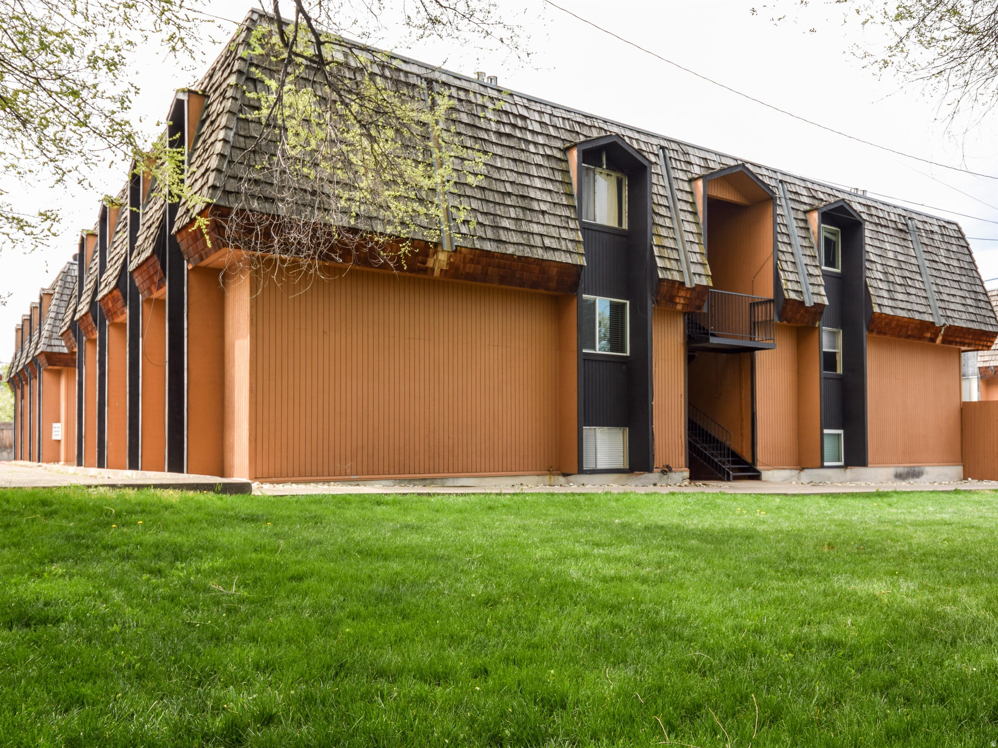 MT AIRE GARDENS COND - Residential