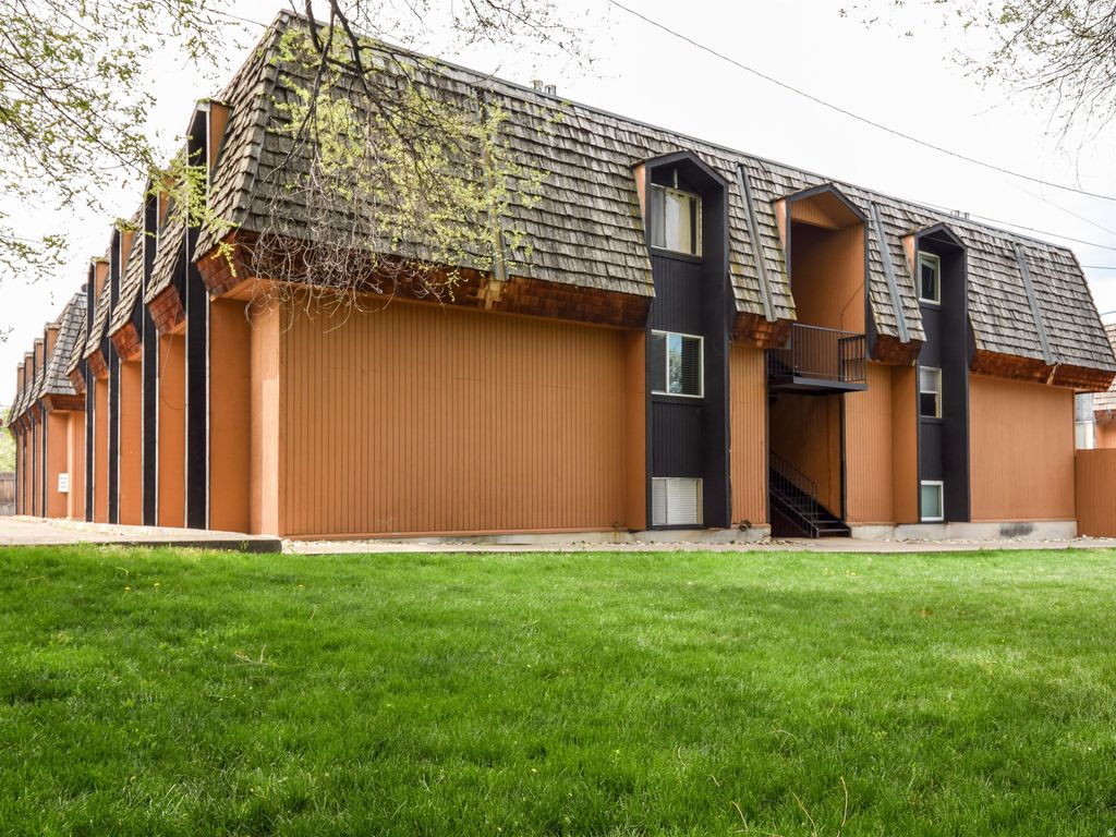 Photo of 240 E 400 N #26, Logan, UT 84321 (MLS # 2140528)