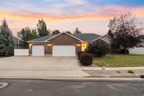 Homes For Sale - 9983 S Tee Box Dr<br/> South Jordan, UT 84009