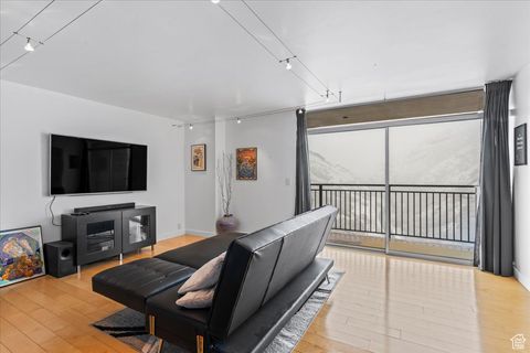MLS: 2080497