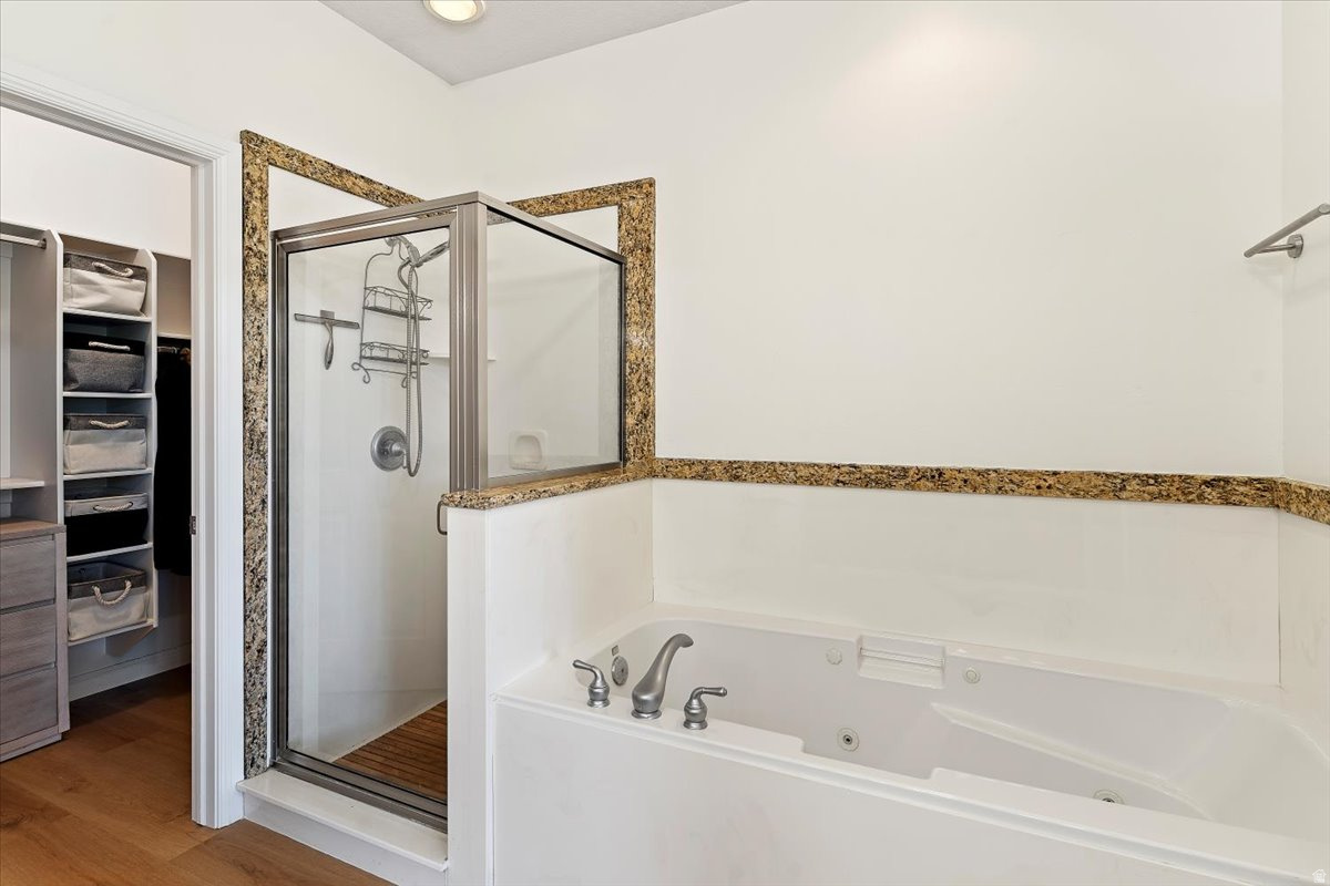 LAKESIDE VILLAGE - Residential