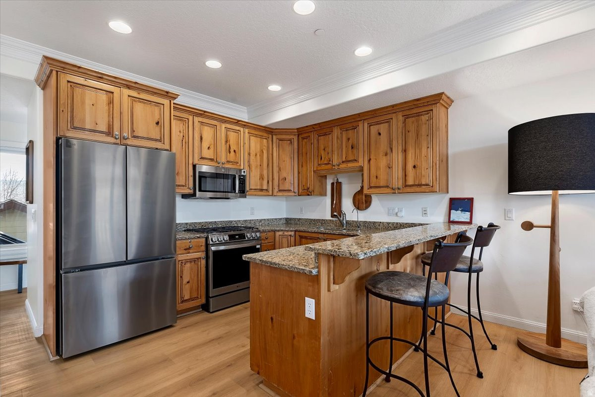 LAKESIDE VILLAGE - Residential