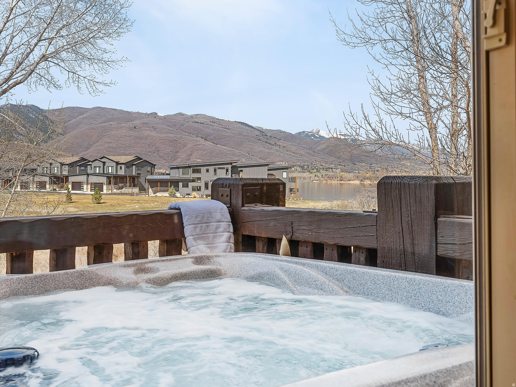 LAKESIDE VILLAGE - Residential