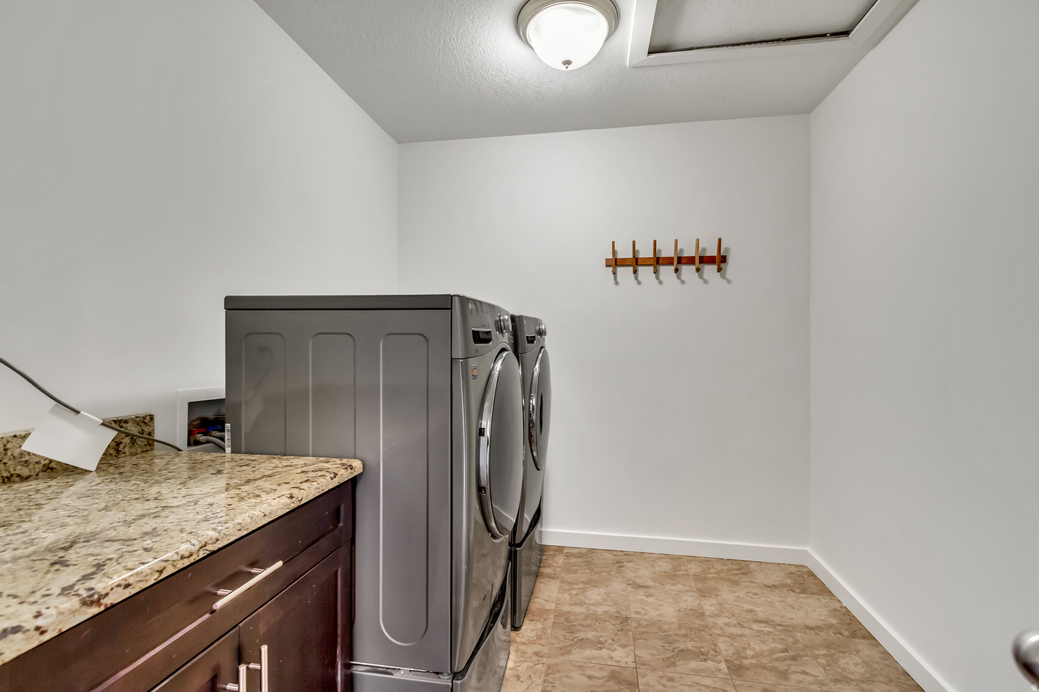 CRESTHAVEN VILLAGE T - Residential