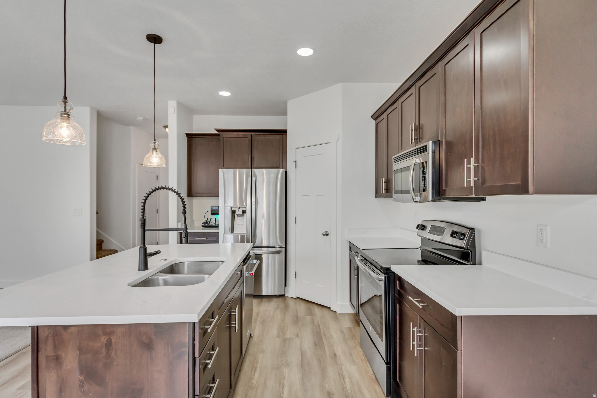 CRESTHAVEN VILLAGE T - Residential