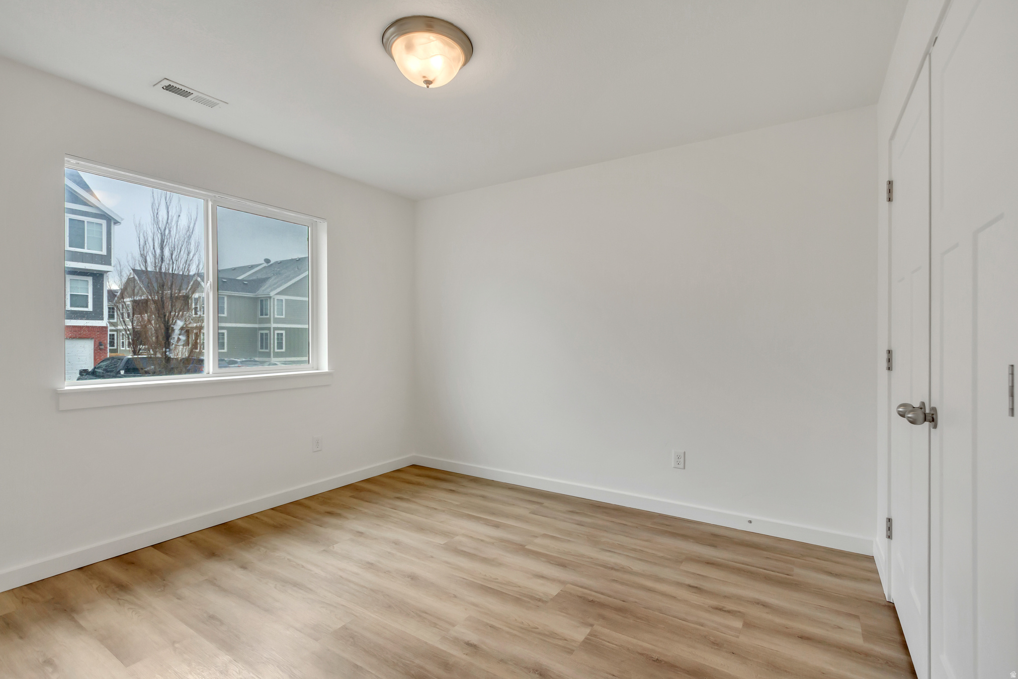 CRESTHAVEN VILLAGE T - Residential