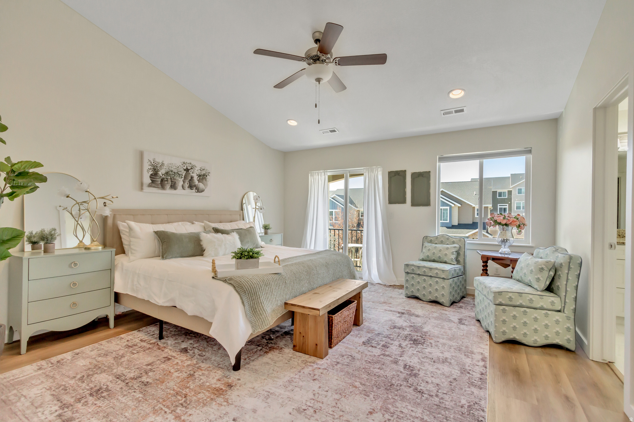 CRESTHAVEN VILLAGE T - Residential