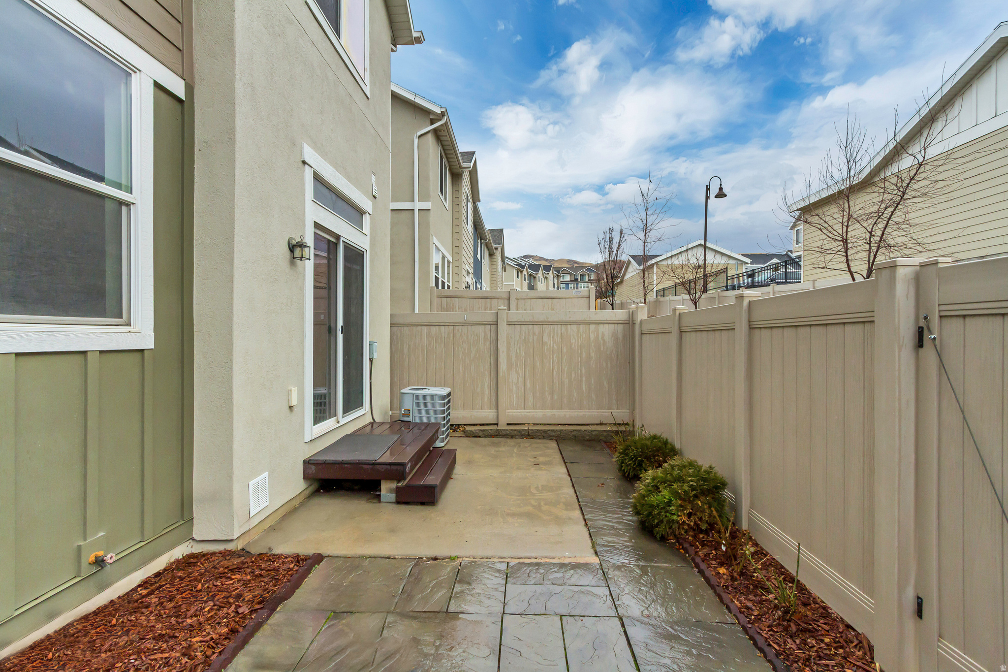 CRESTHAVEN VILLAGE T - Residential