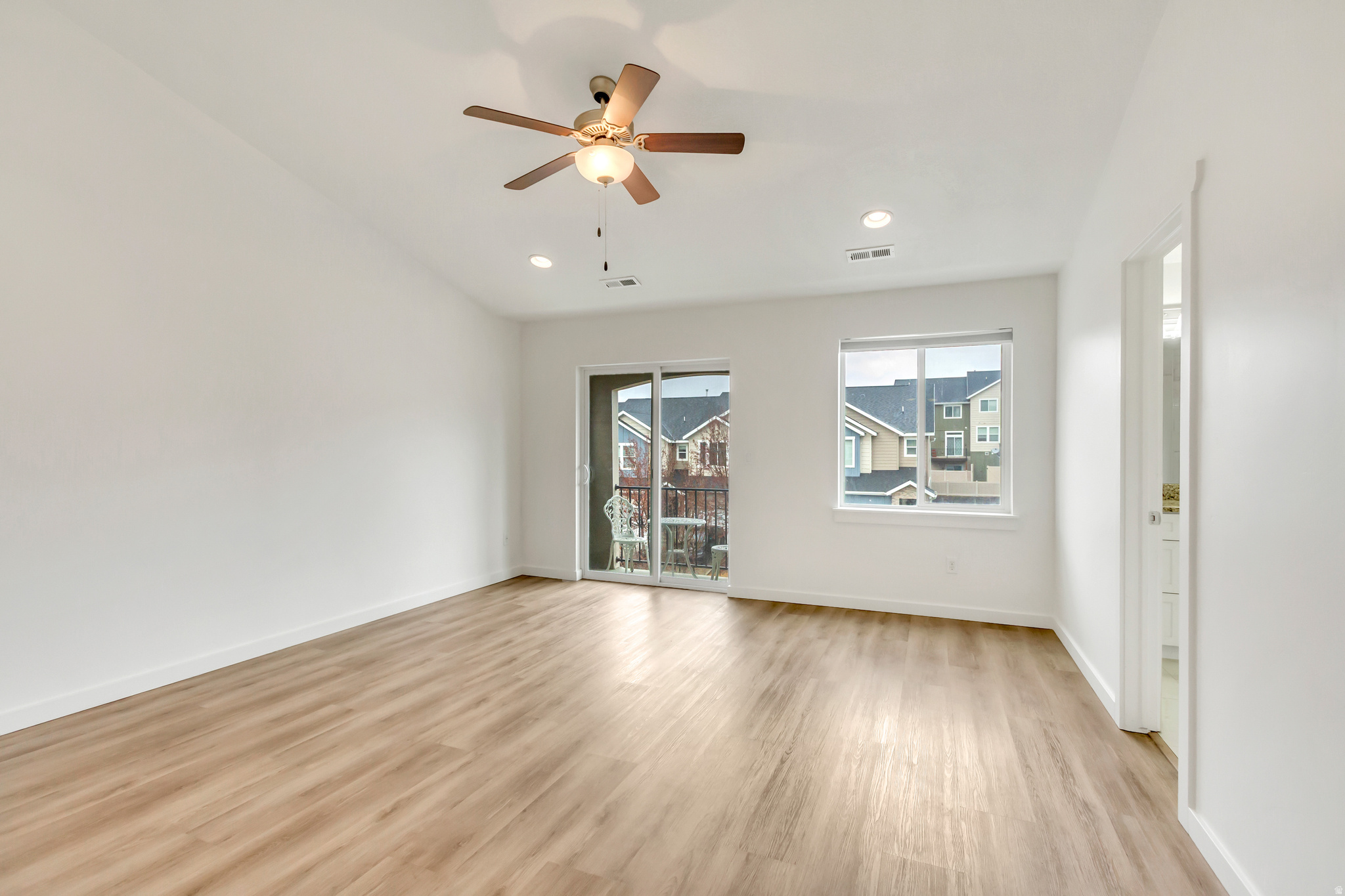 CRESTHAVEN VILLAGE T - Residential