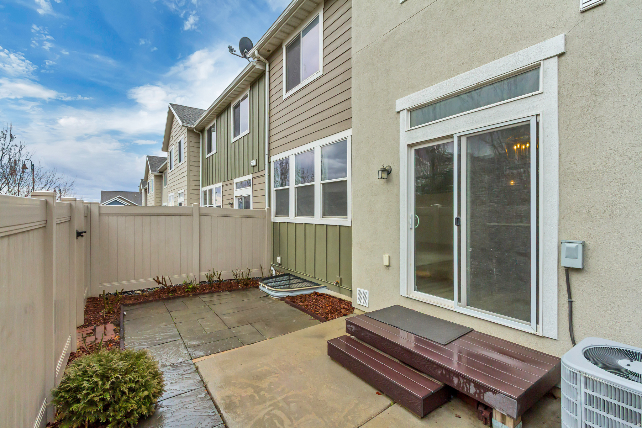 CRESTHAVEN VILLAGE T - Residential