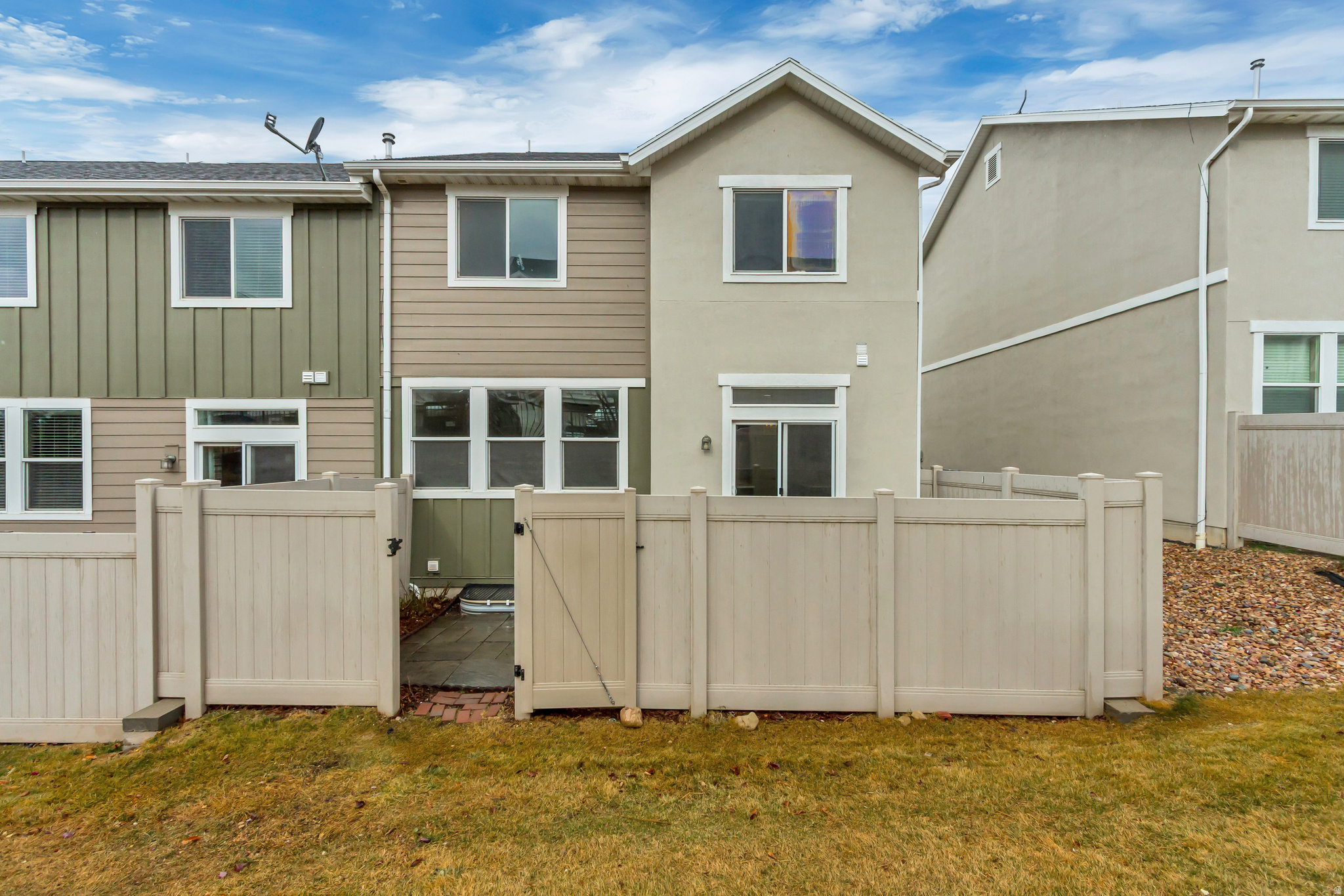 CRESTHAVEN VILLAGE T - Residential