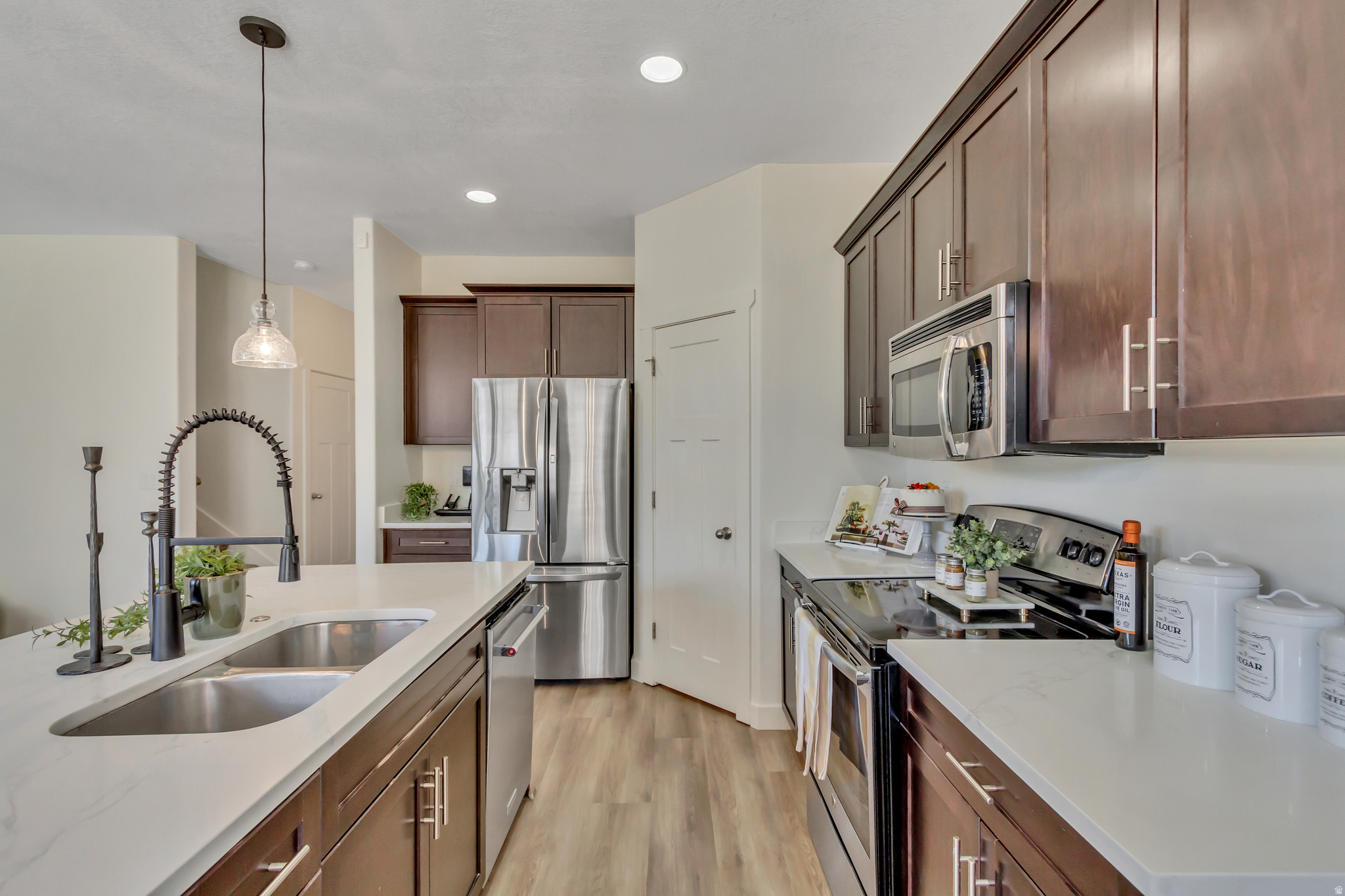 CRESTHAVEN VILLAGE T - Residential