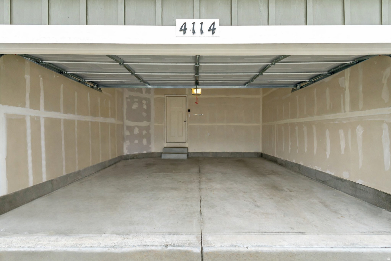 CRESTHAVEN VILLAGE T - Residential