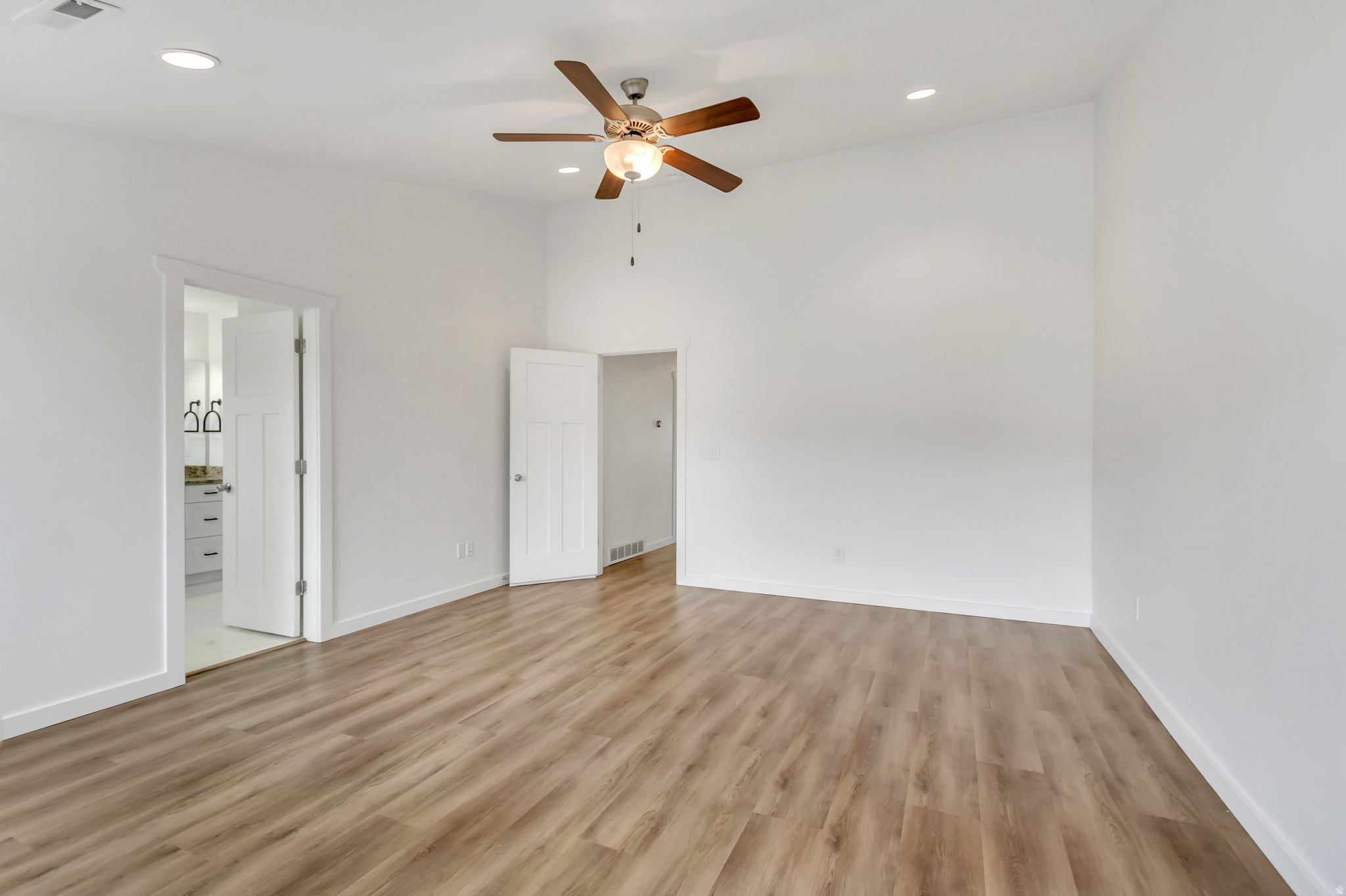 CRESTHAVEN VILLAGE T - Residential