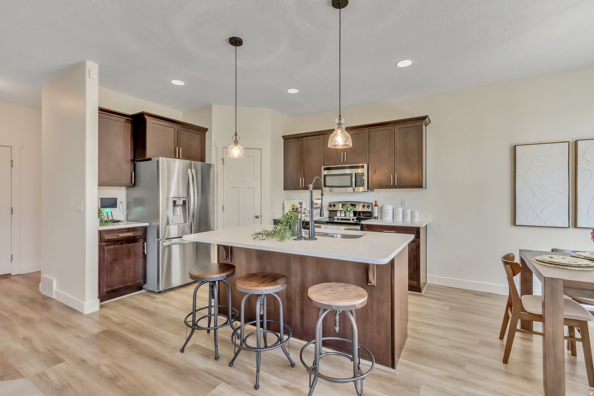 CRESTHAVEN VILLAGE T - Residential