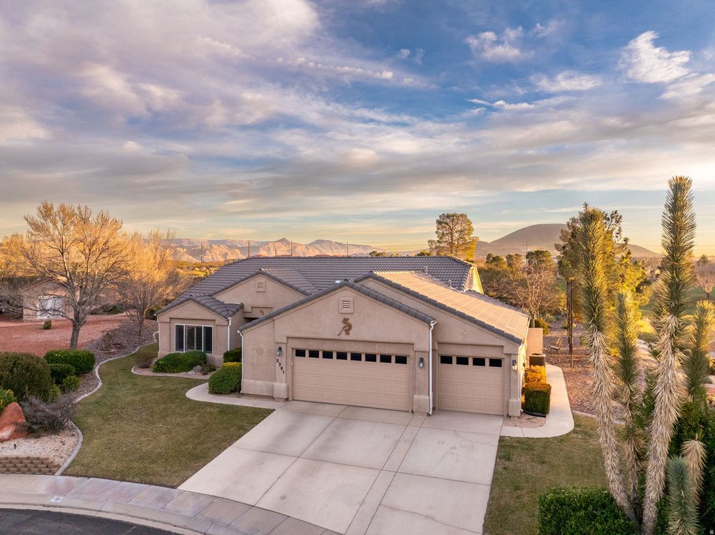 Photo of 2261 W 1050 N, Hurricane, UT 84737 (MLS # 2133992)