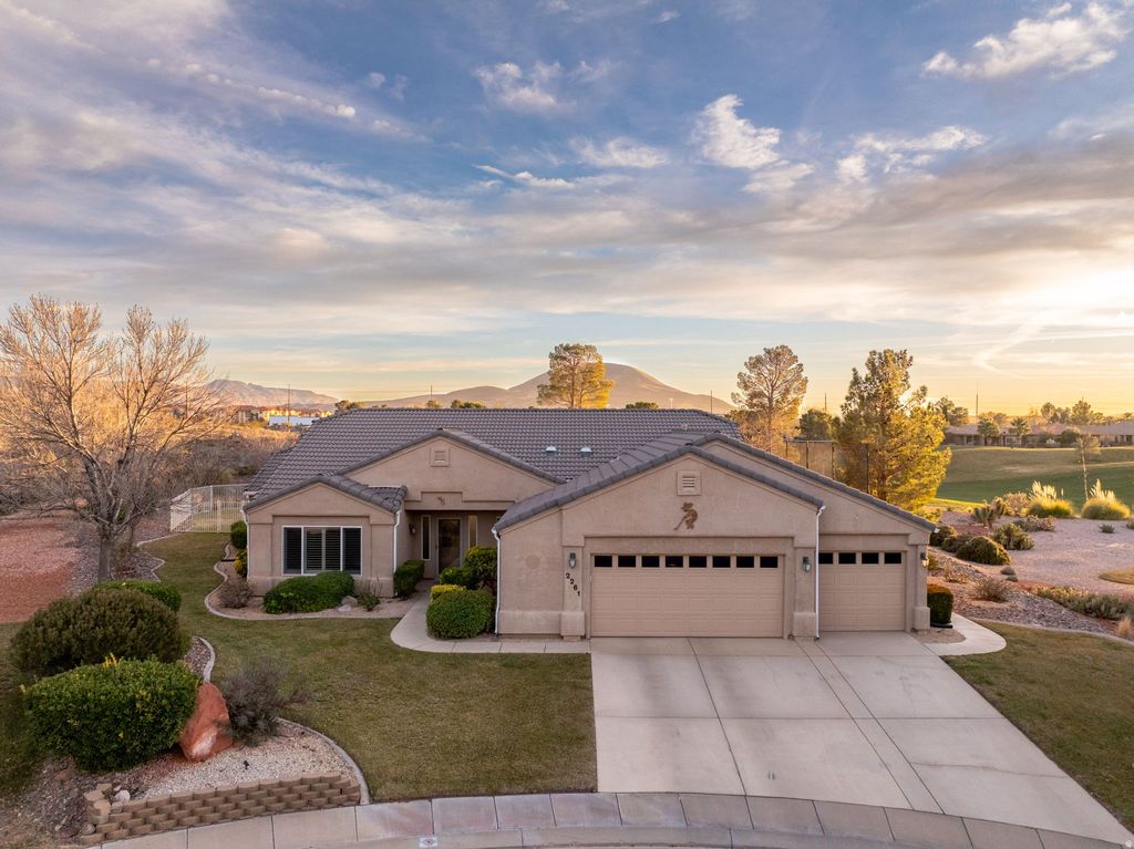 Photo of 2261 W 1050 N, Hurricane, UT 84737 (MLS # 2133992)