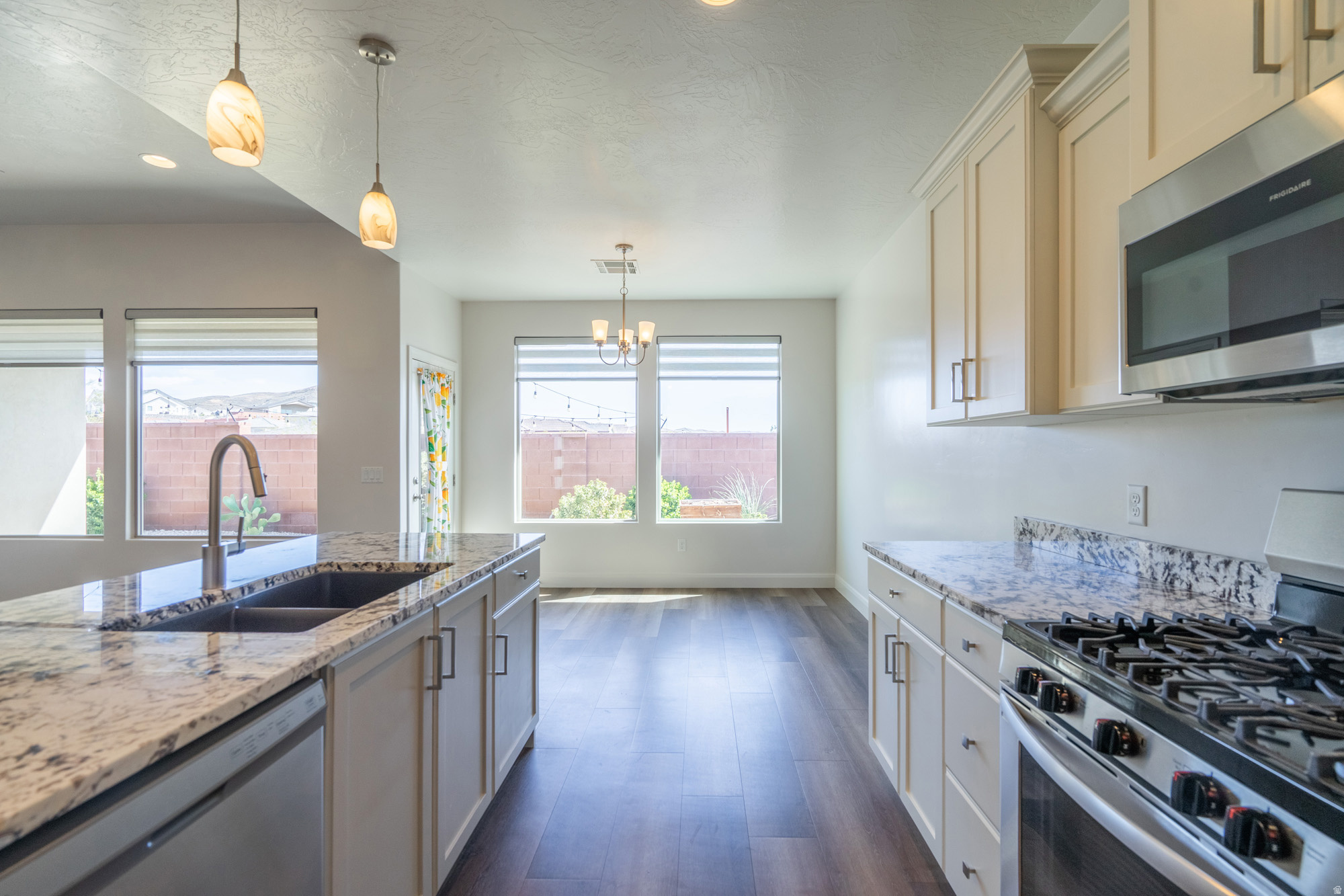 DESERT VISTA AT DESERT CANYONS PH 1 - Residential Lease