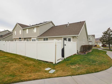 Tiny photo for 3928 N DAVENCOURT LOOP, Lehi, UT 84048 (MLS # 2128034)