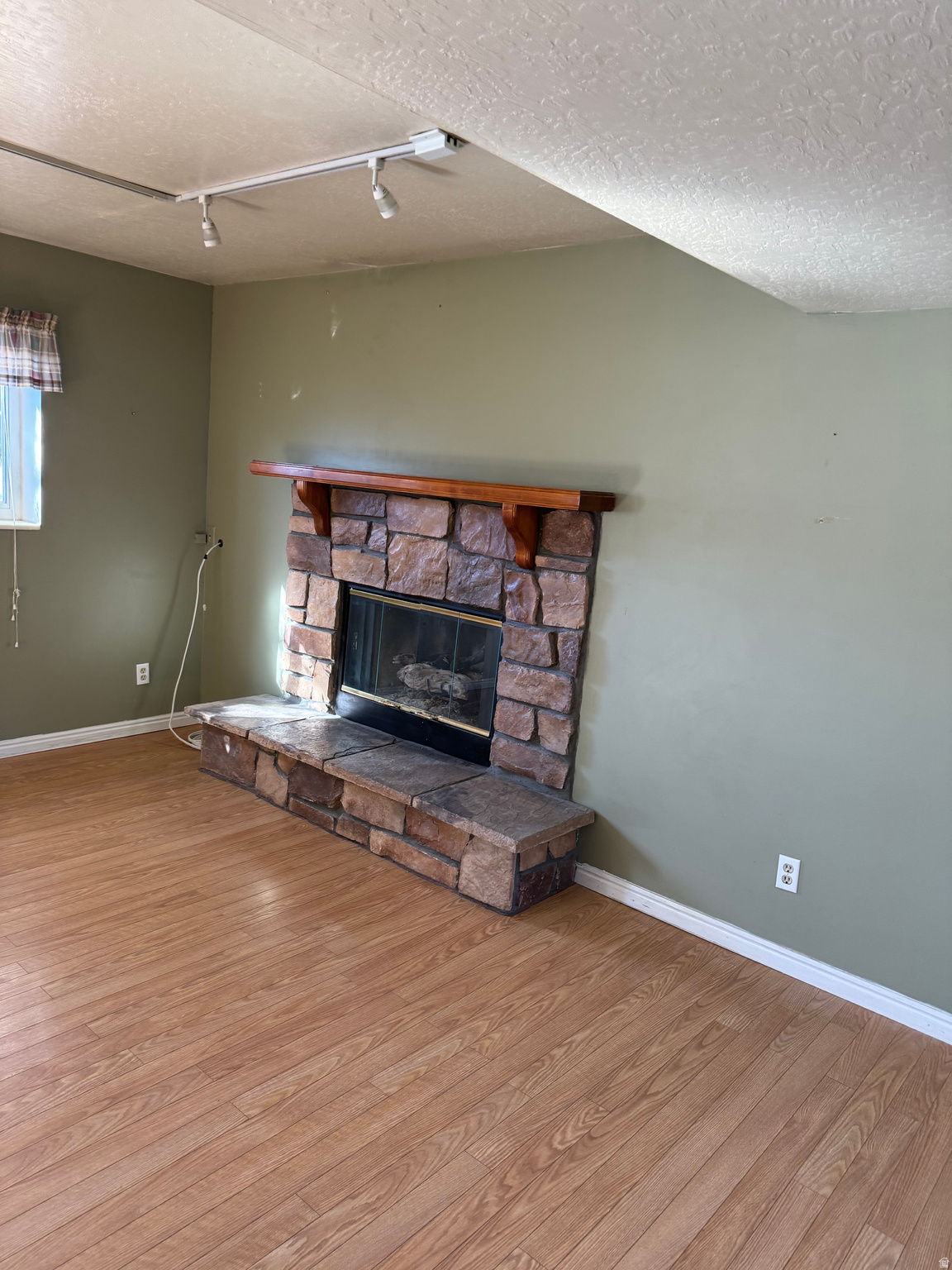 KNOLLWOOD - Residential