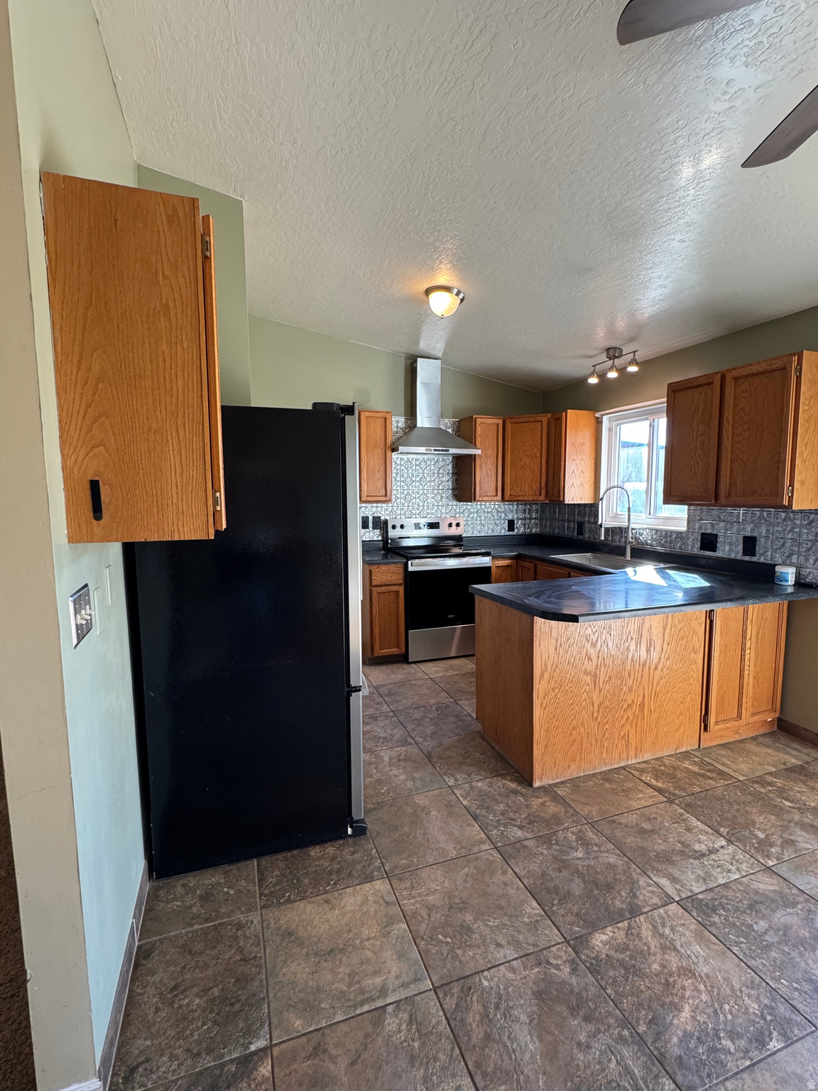 KNOLLWOOD - Residential