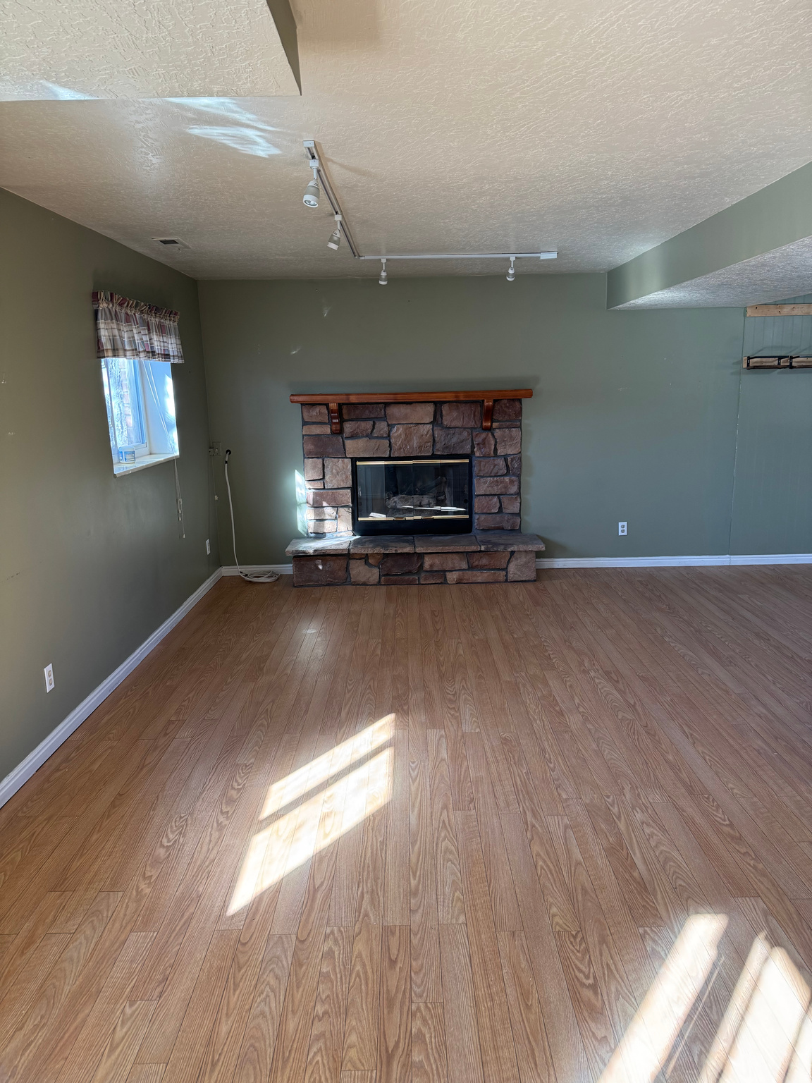 KNOLLWOOD - Residential