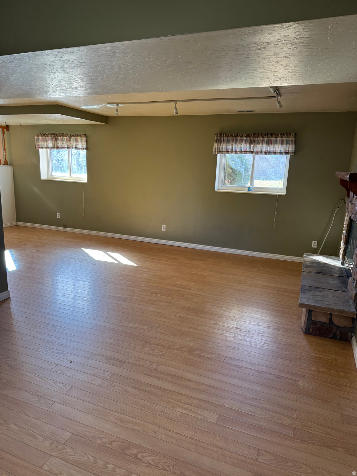 KNOLLWOOD - Residential