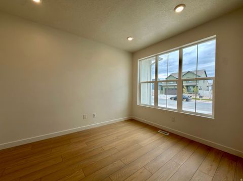 Tiny photo for 2905 N KINGBIRD DR #609, Eagle Mountain, UT 84005 (MLS # 2153817)
