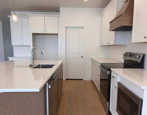 Tiny photo for 2905 N KINGBIRD DR #609, Eagle Mountain, UT 84005 (MLS # 2153817)