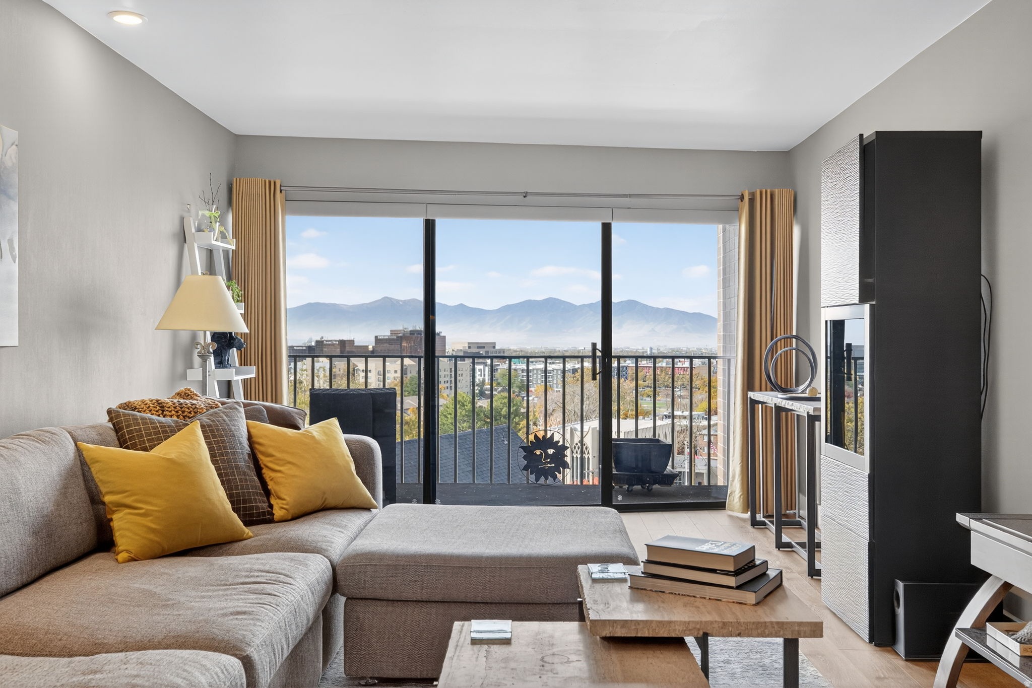 TREVI TOWERS - Residential