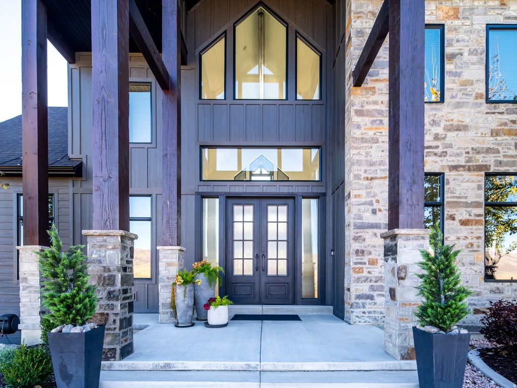 Photo of 6861 E SUMMIT PEAK CIR, Huntsville, UT 84317 (MLS # 2146848)