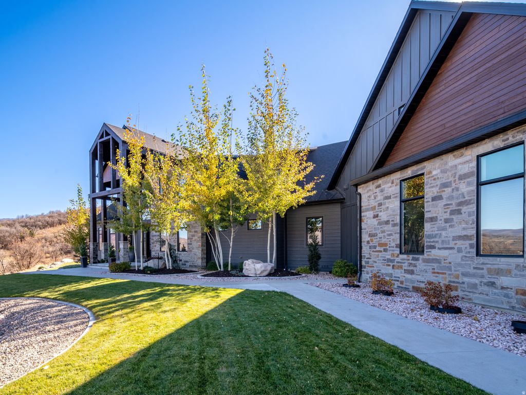 Photo of 6861 E SUMMIT PEAK CIR, Huntsville, UT 84317 (MLS # 2146848)