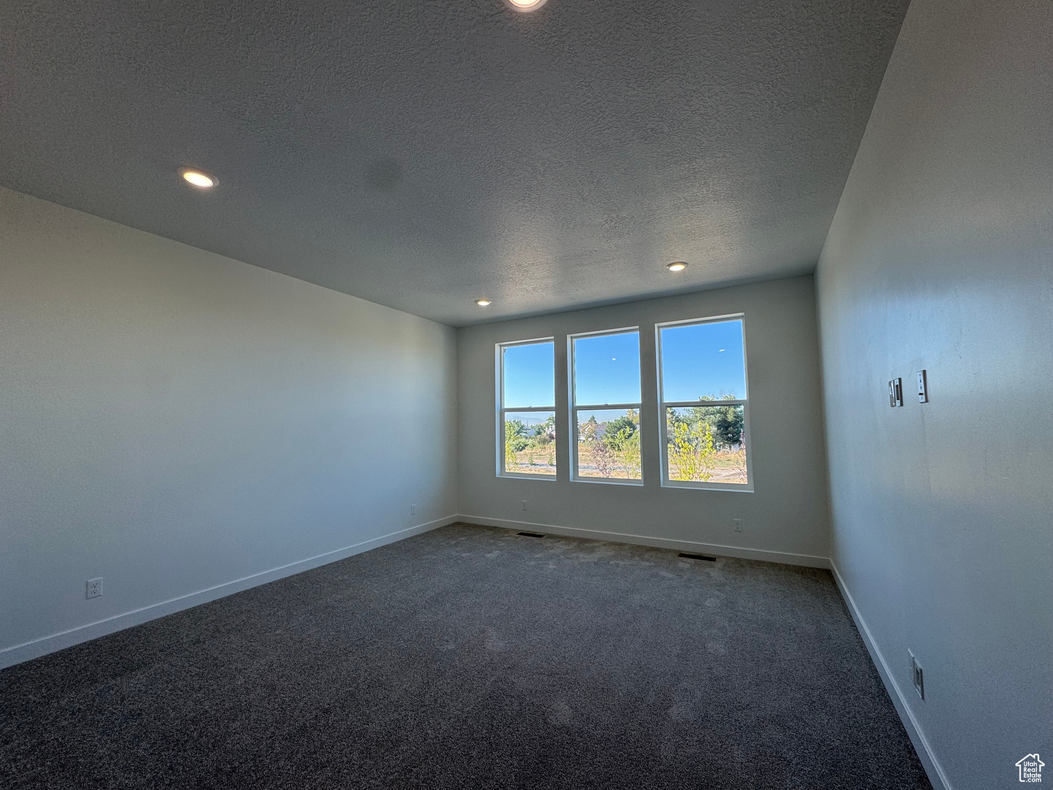 TRAILSIDE - Residential