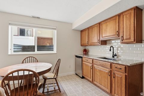 Tiny photo for 2543 N 525 E, North Ogden, UT 84414 (MLS # 2133561)