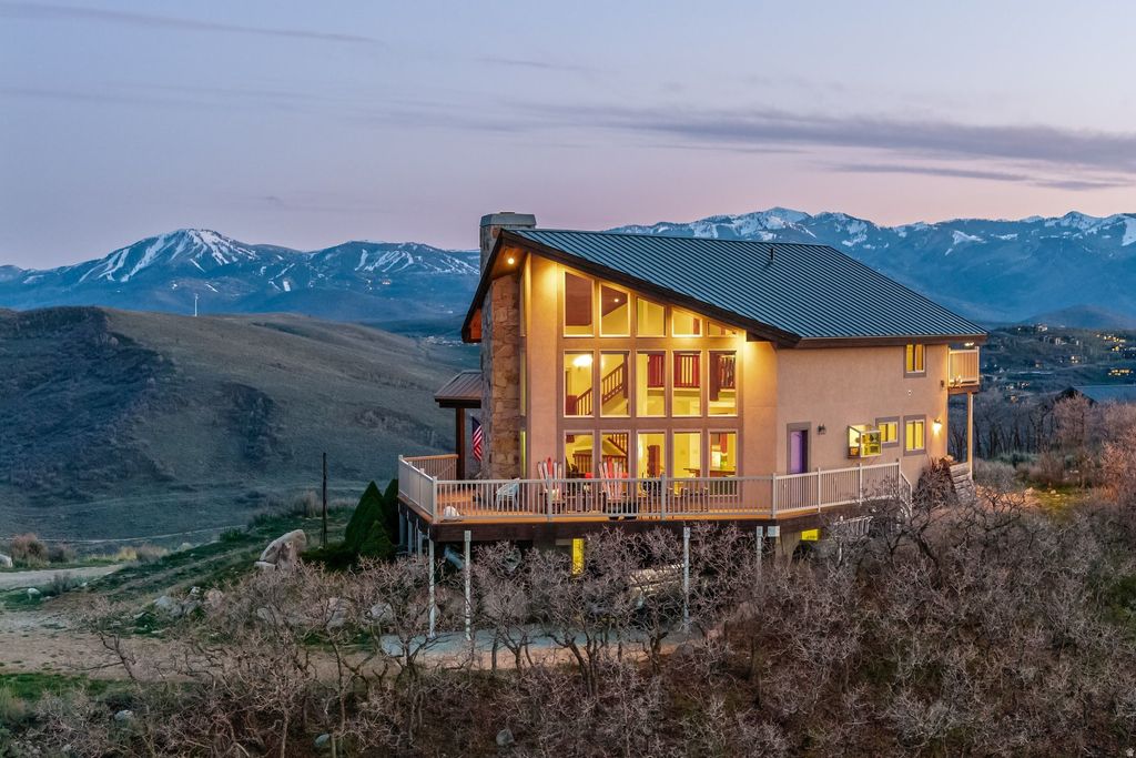 Photo of 287 CRESTVIEW DR, Coalville, UT 84017 (MLS # 2156231)