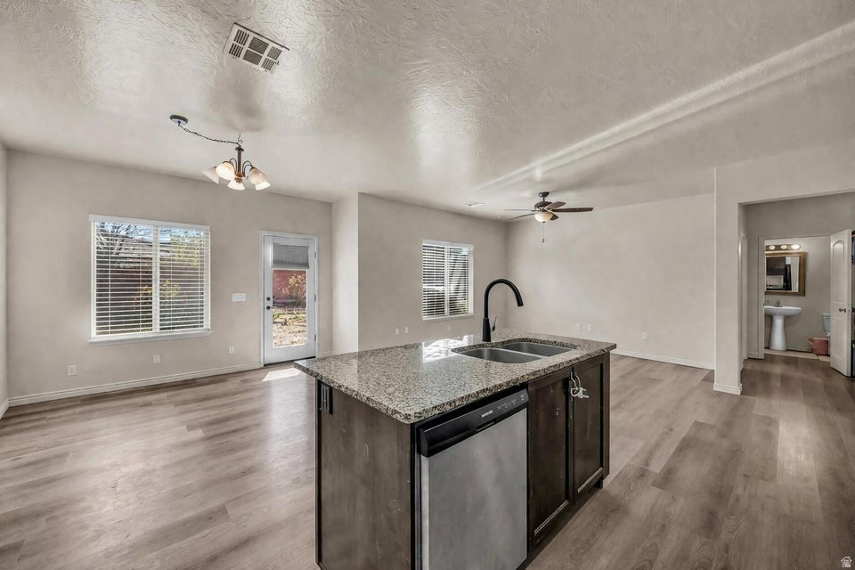 DESERTS EDGE PH 1 - Residential