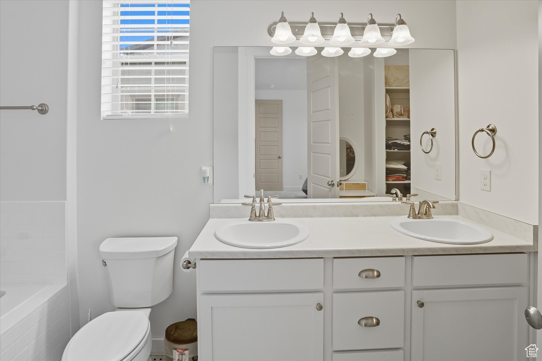 HYDE POINT - Residential