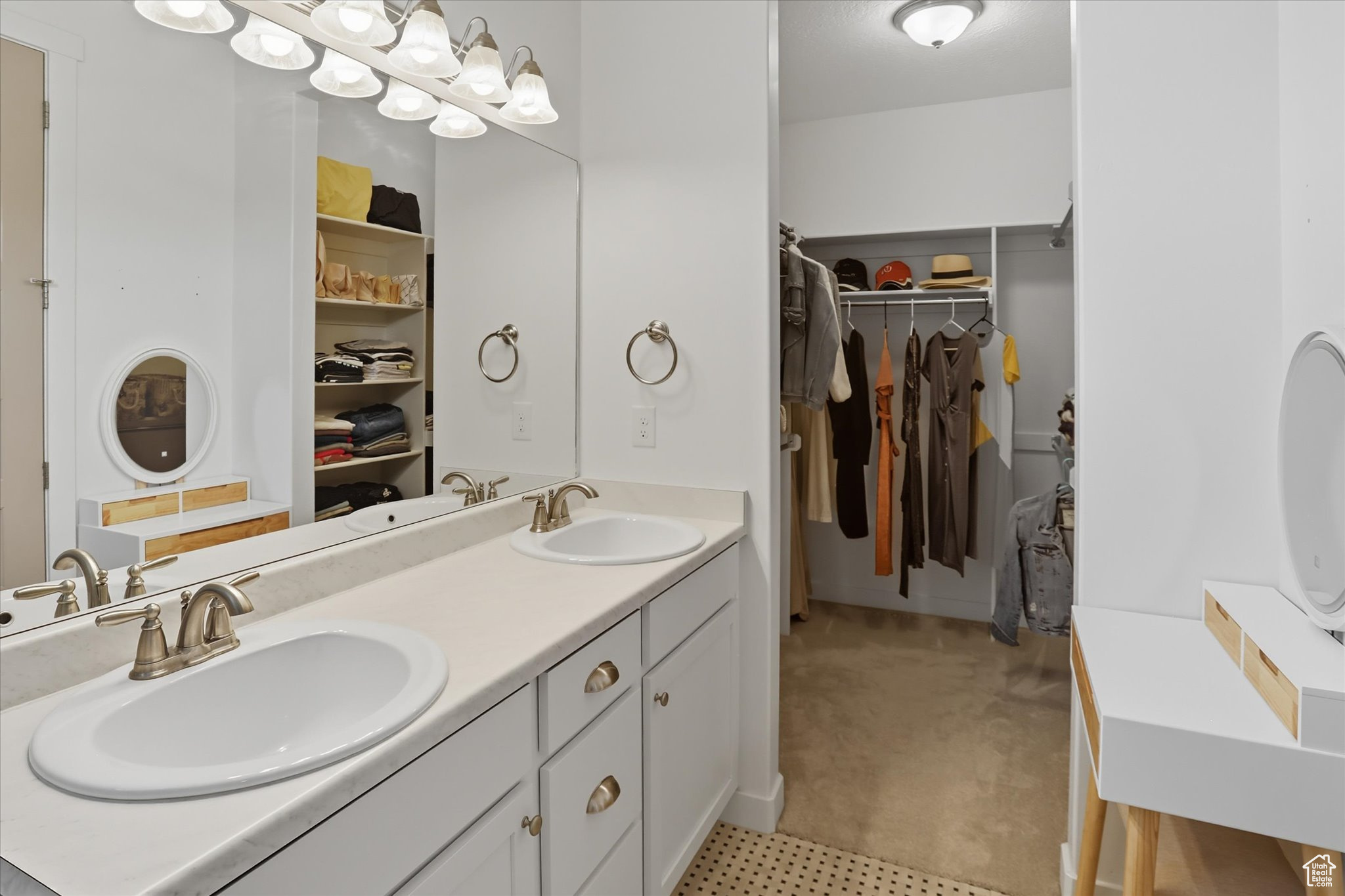 HYDE POINT - Residential