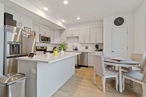 Condo For Sale - 5227 W Reventon Dr #303<br/> South Jordan, UT 84009