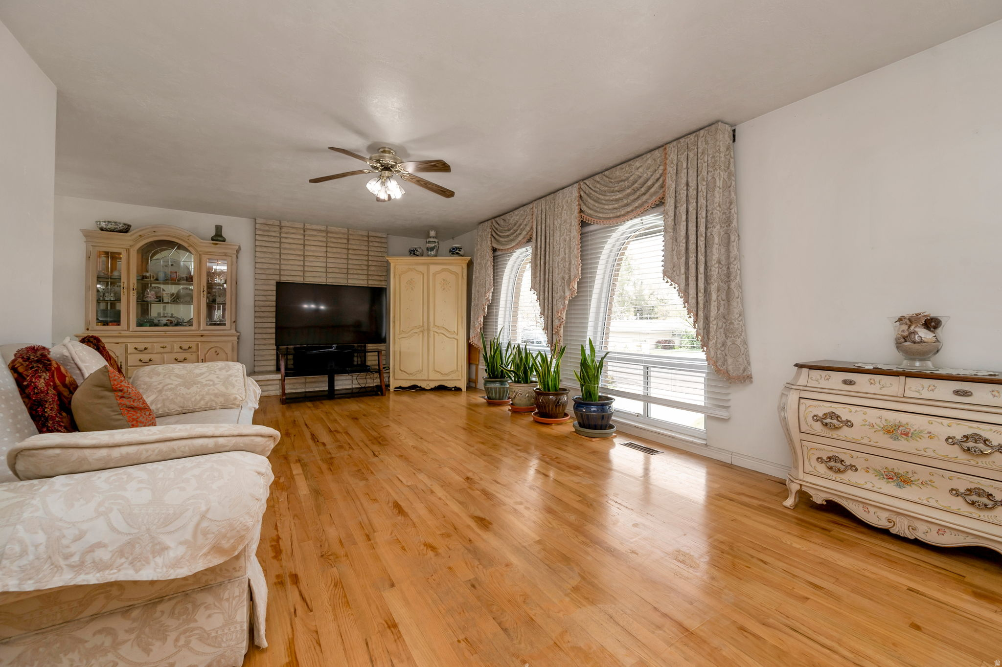 CAMBRIDGE ESTATES - Residential