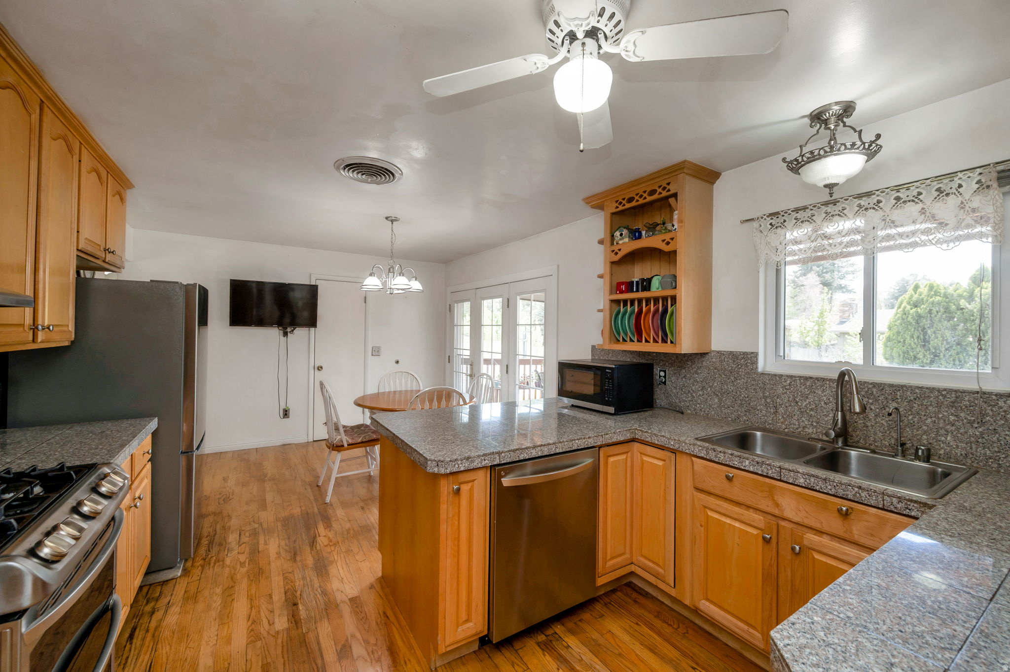 CAMBRIDGE ESTATES - Residential