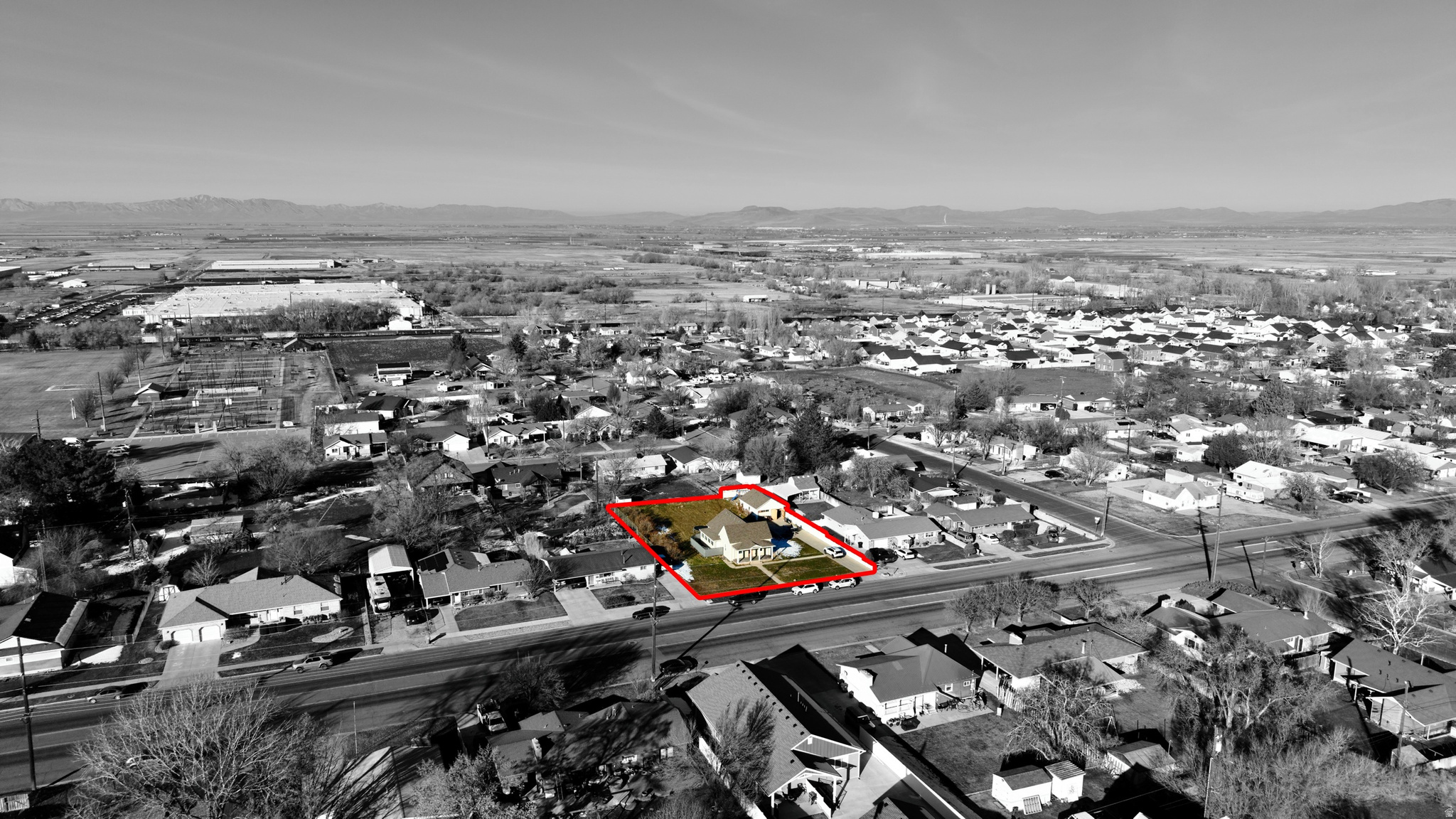 Main image without alt text