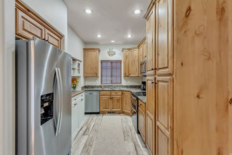 Tiny photo for 622 E WYNGATE POINTE LN S, Draper, UT 84020 (MLS # 2129603)