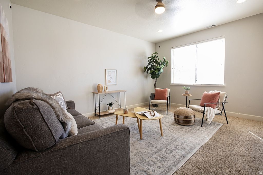 Photo of 331 E SEAGULL LN, Saratoga Springs, UT 84045 (MLS # 2141392)