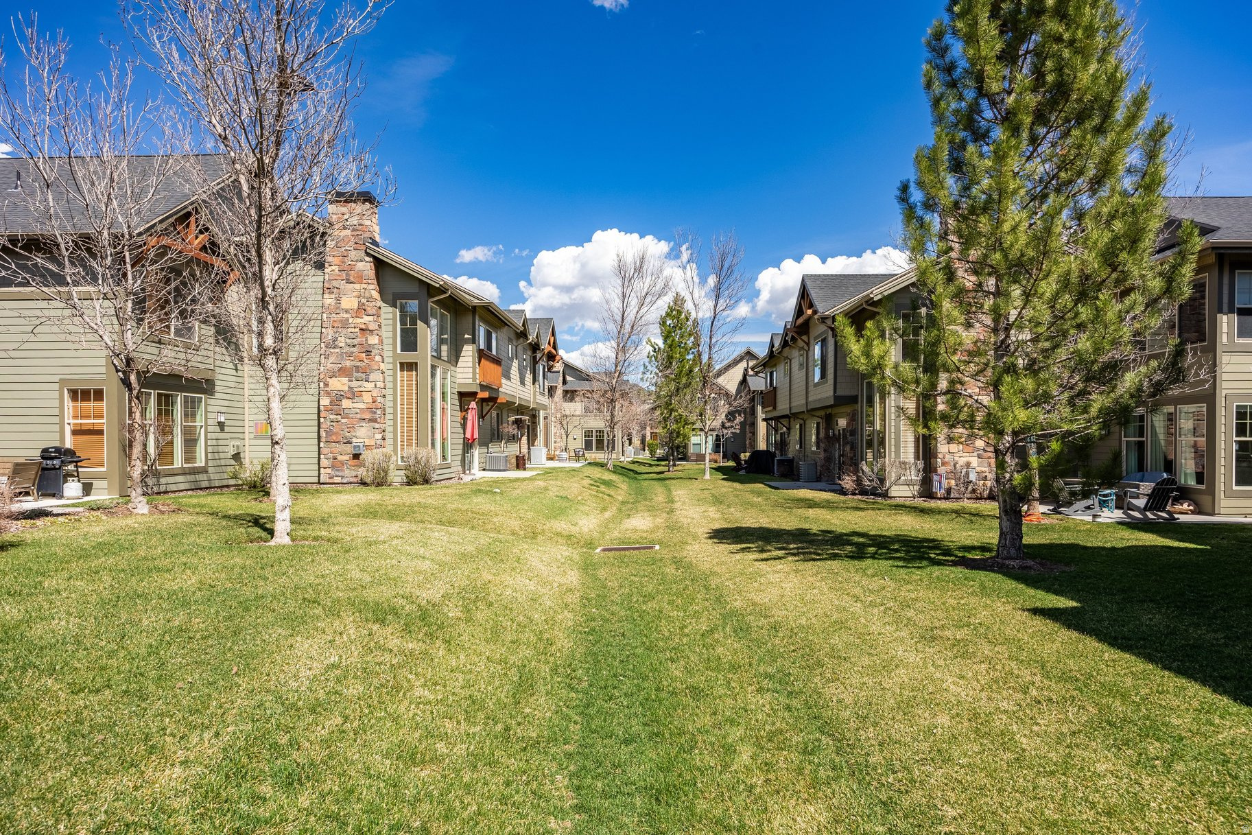 REDSTONE VILLAGE CONDOMINIUM - Residential Lease
